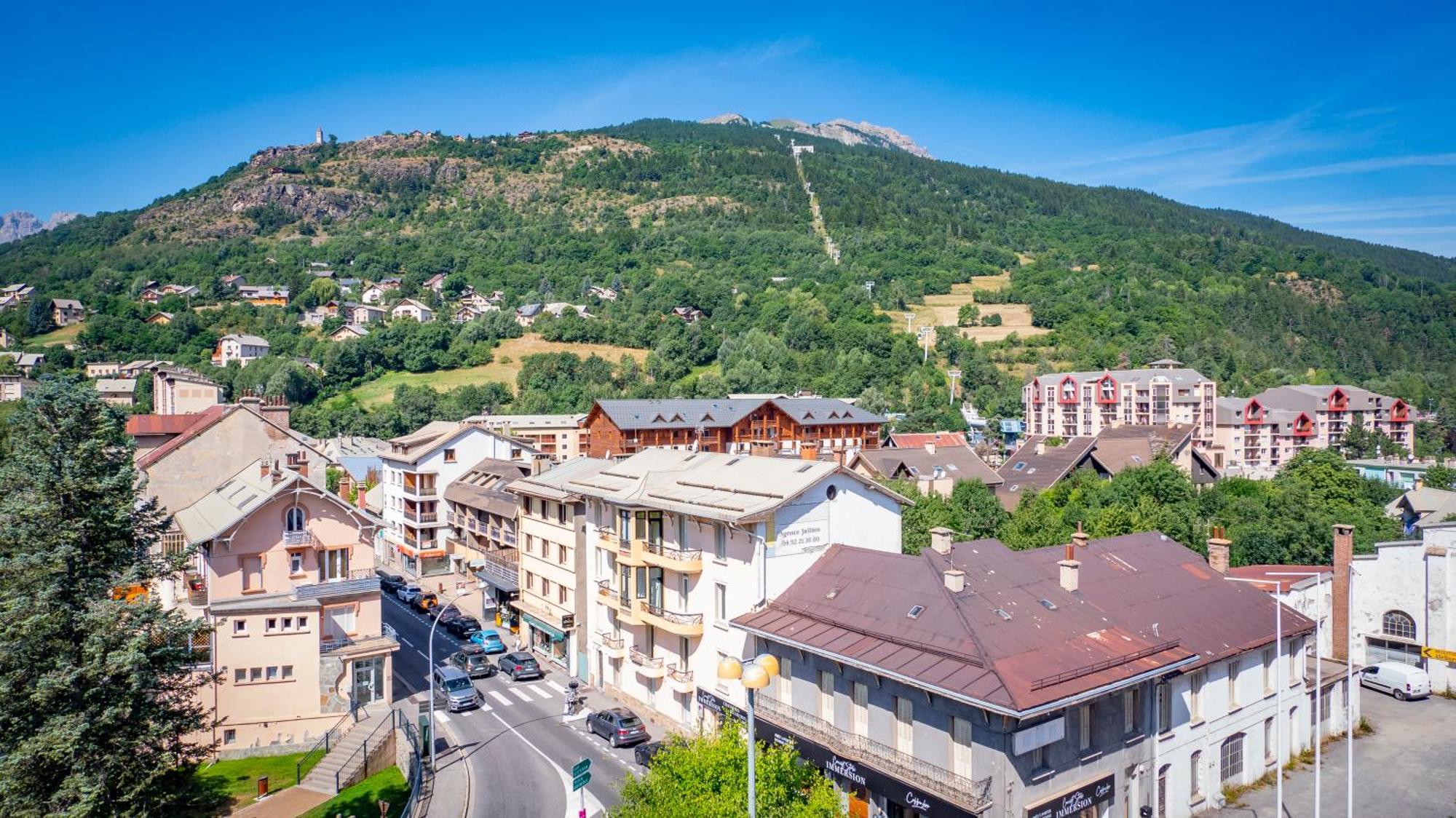 Hotel Mont-Brison บรีอองซง ภายนอก รูปภาพ